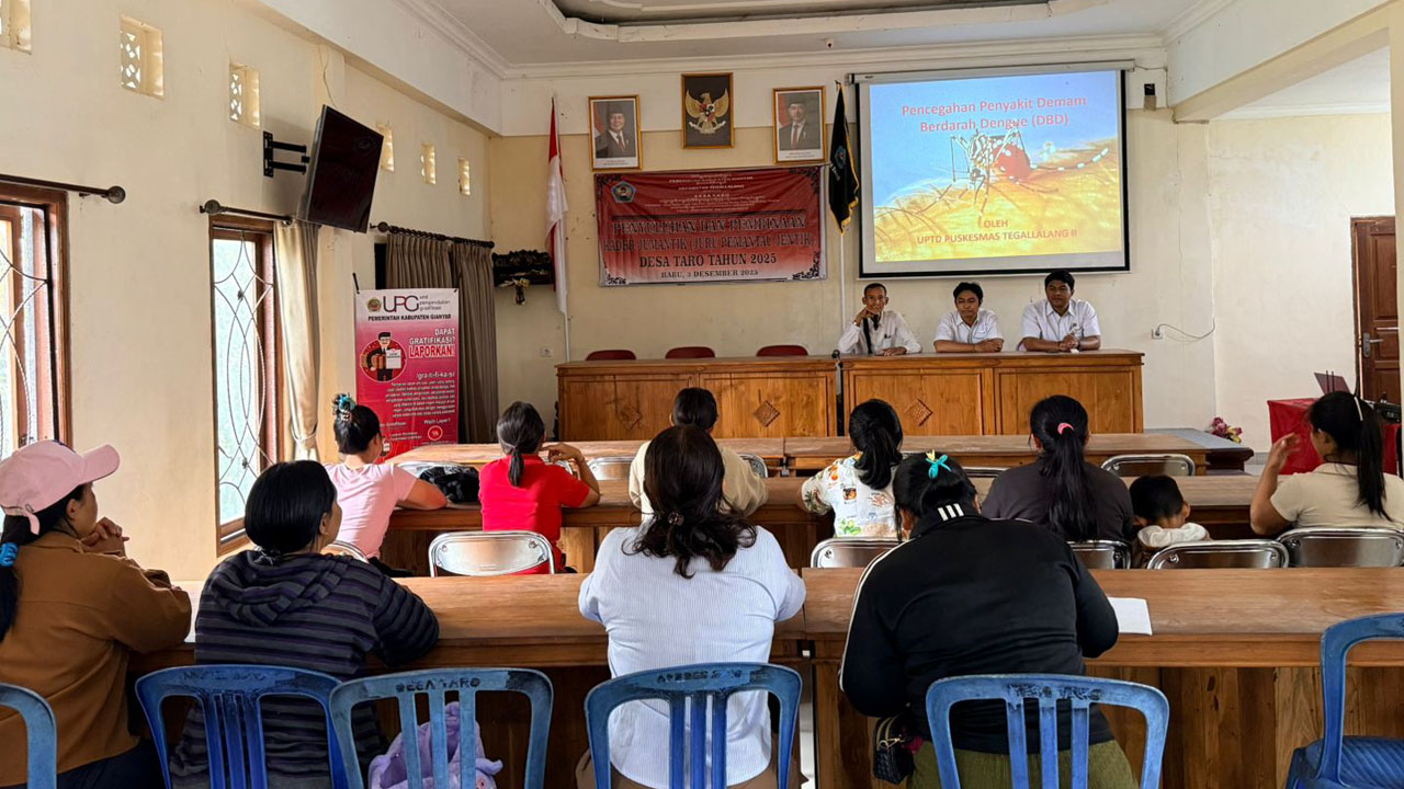 Ratusan warga lereng Gunung Agung Karangsem mengungsi ke Desa Taro